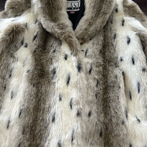 Women’s small Feaux Fur long coat - Picture 2 of 8